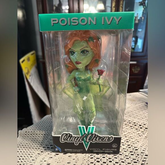 Vinyl Vixens Vinyl Sugar DC Comics Poison Ivy Collectible Figure - NIB - Picture 1 of 4